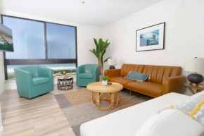 Sunny BEACH FRONT 2BR Condo on the Water